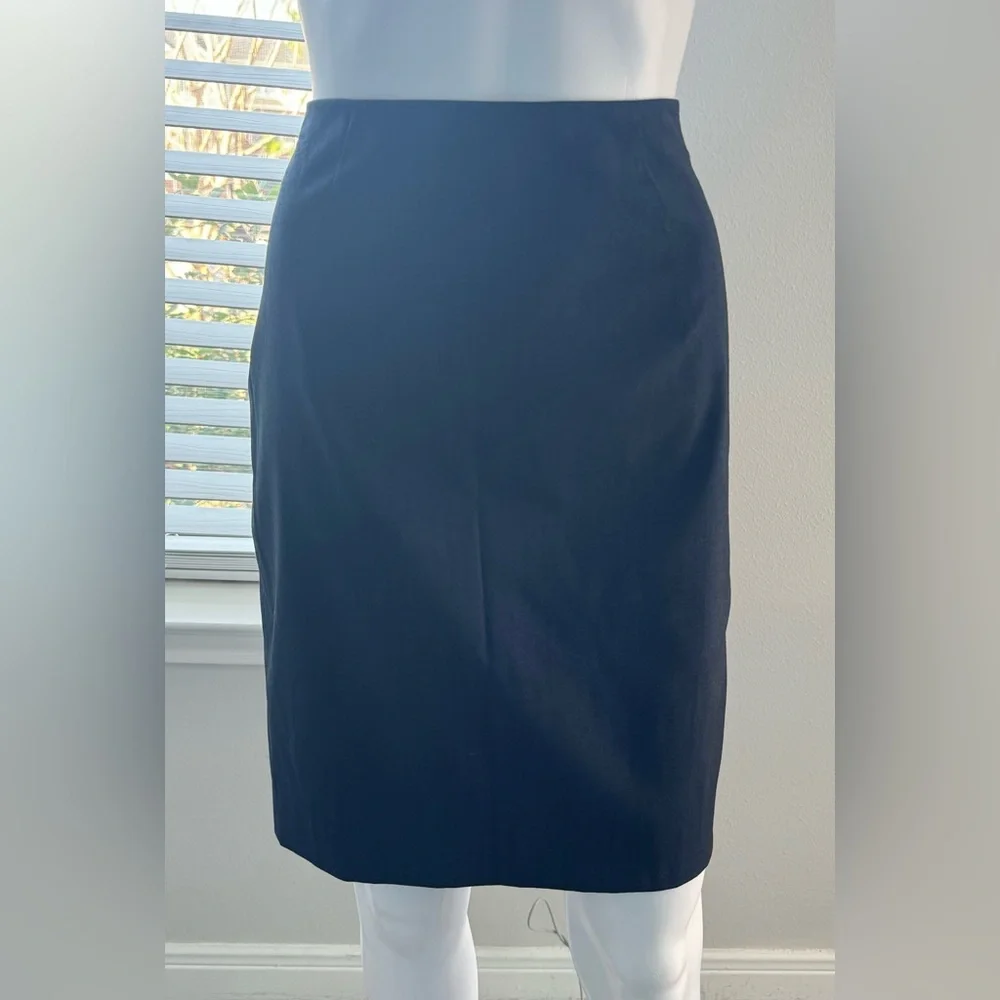 Boss Hugo Boss Vilina1 pencil skirt, size 6. An elegant skirt made from
